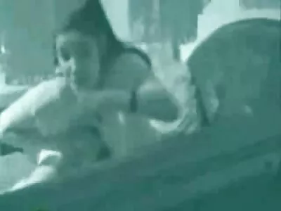 Karyn Bayres korte sex filmpjes wordt gegangbanged door een paar Spaanse kerels