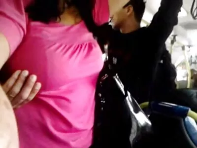 Donkerharige meid met een gratis sexfilmpjes kijken grote kont wordt geneukt