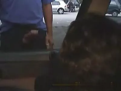 Hete geïnkte babe wordt geneukt sexfilmpjes in een vieze garage