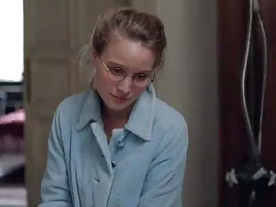 Blonde zal haar gratis extreme sex filmpjes anale holte laten controleren met een lange tool