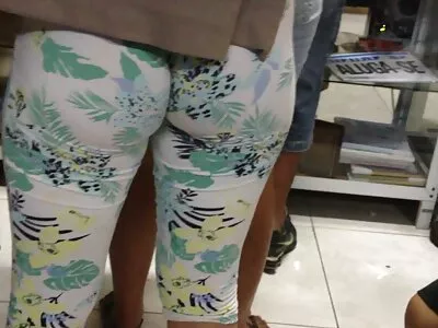 Getatoeëerde blonde hottie wordt geneukt gratis sexfilmpjes door haar klant