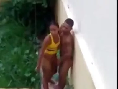 Tedere buit van sexy vrouw en kromme lul horen lesbische sex filmpjes bij elkaar