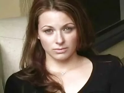 Blonde meid gebruikt seksspeeltjes om de sexfilmpjes kijken anale eetlust van lesbische MILF te stillen