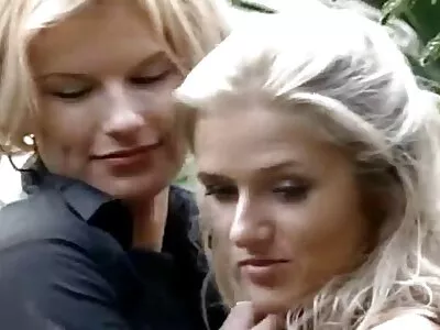 Verleidelijke teef  bedriegt vriendje met vreemde cameraman
