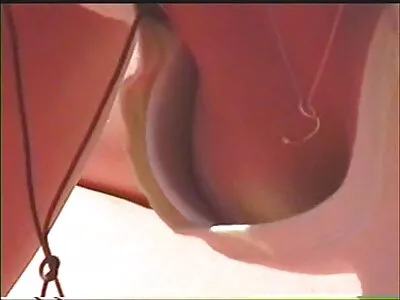 Twee opgewonden MILF's delen hun buurman gratis sexfilmpjes beffen