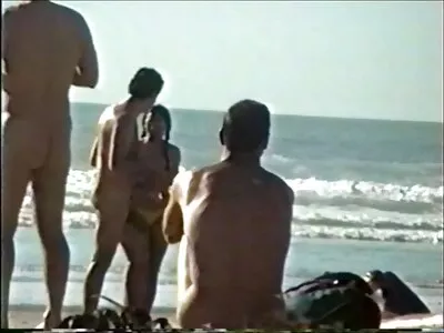 Grijsharige rondborstige oma is een seksueel beest! sexfilmpjes trio