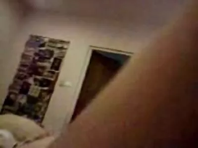 Goed opgehangen jongen neukt vriendin's sexfilmpjes nl strakke lieve poesje