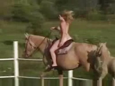Ervaren gratis harde sex filmpjes klootzak analyseert brunette hoer in roze visnetten