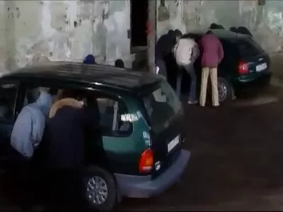 Schaamteloze tiener filmt  zichzelf terwijl ze met speelgoed speelt