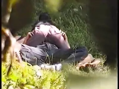 Vastgebonden meid gratis sex filmpjes wordt door twee kerels tegelijk geneukt