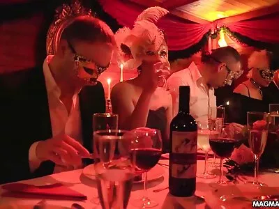 Tiener houdt ervan om een ​​harde lul of een gratis sexfilmpjes beffen nog grotere dildo in de kont te voelen