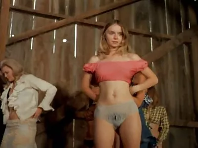 Schitterende vrouw is vleselijk met een gehate jongeman omdat hij vuil heeft gratis sex filmpjes kijken