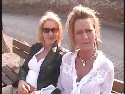 Blonde getatoeëerde babe verwoest haar tiroler sex filmpjes hete babysitter