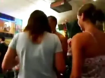 Spaanse hunk Nacho neukt zijn tengere dame zo sexfilmpjes trio verdomd hard