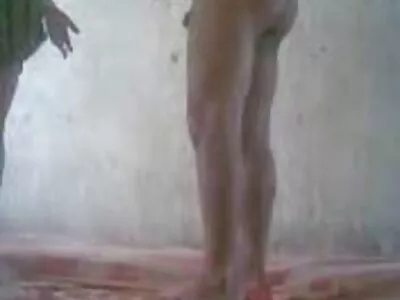 Een buitengewone vrouw aanbidt haar sexfilmpjes man en geeft zich vrijwillig aan hem over.