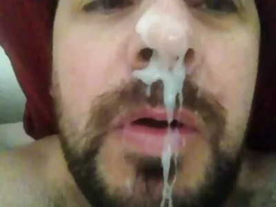 Twee sexy moeders spelen  met hun buurman