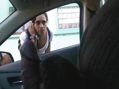 Man pakte gratis sex filmpjes meisje op en gaf haar een goed gevoel met zijn pik in mond