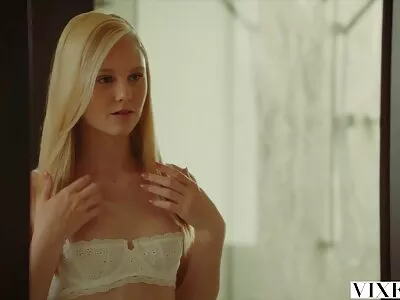 Ebony pop is dol korte sexfilmpjes op blanke kerels die haar kutje hard neuken