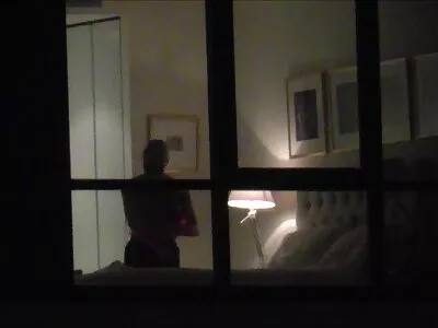 Russische cutie gratis sexfilmpjes online met ravenhaar wordt op het bed gelepeld