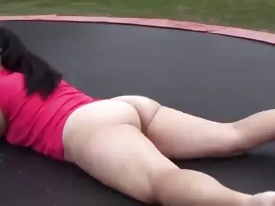 Gedrongen sex filmpjes xxx zwarte man doorboort witte schat met zijn enorme vleesstick
