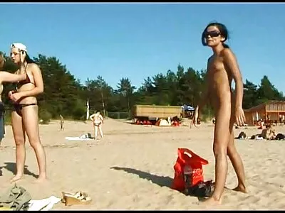 Mooi meisje uitgekleed om haar borsten te laten zien om van haar te houden 123 sex filmpjes en haar te neuken