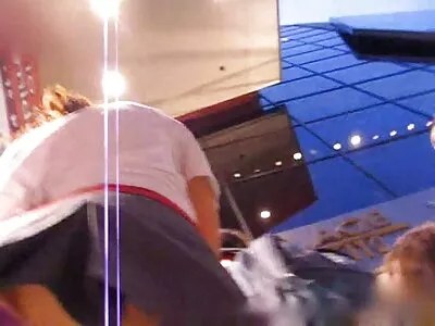 Vrouwelijke agent amateur sex filmpjes controleert neukvaardigheden van een zwarte man bij pornocasting