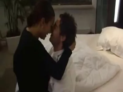 Geïnkte blonde dame wordt hard geneukt korte sex filmpjes in een close-up