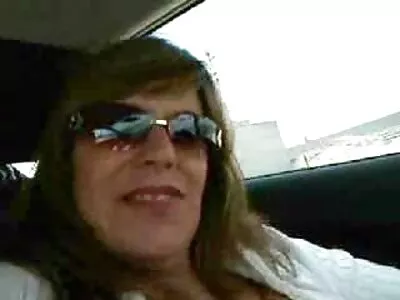 Brunette biggetje  krijgt honger en knort terwijl ze hard wordt geneukt