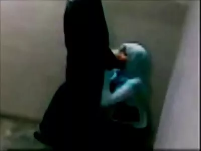 Deze  geile dames zijn klaar voor wat lesbisch plezier