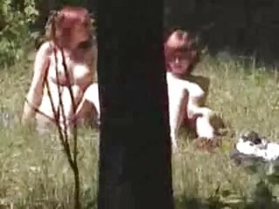Latina brutale meid met parmantige tieten propt perzik zachtjes met speelgoed