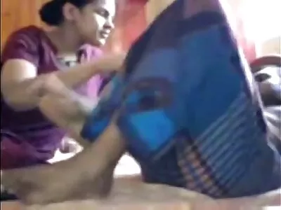 Geile gratis sexfilmpjes beffen lesbiennes eten elkaars kutjes in 69 pose