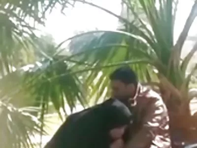 Prachtige brunette neemt een enorme zwarte oma sexfilmpjes monsterlul